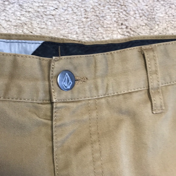 Khaki Volcom shorts - Picture 2 of 3